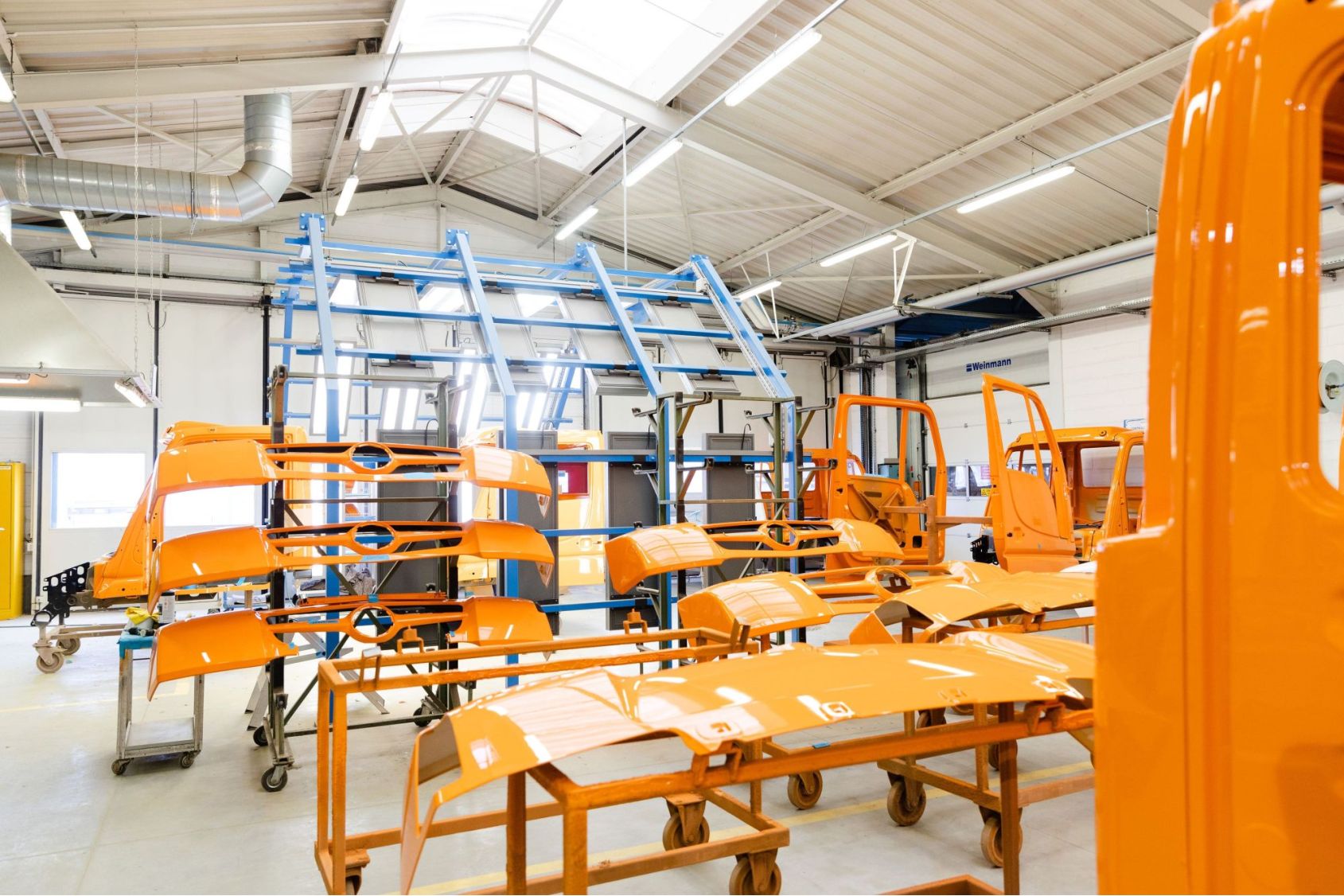 Composants des cabines Unimog après peinture